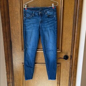 EUC - Kancan Skinny Ankle Length Zippered Cuff Jeans